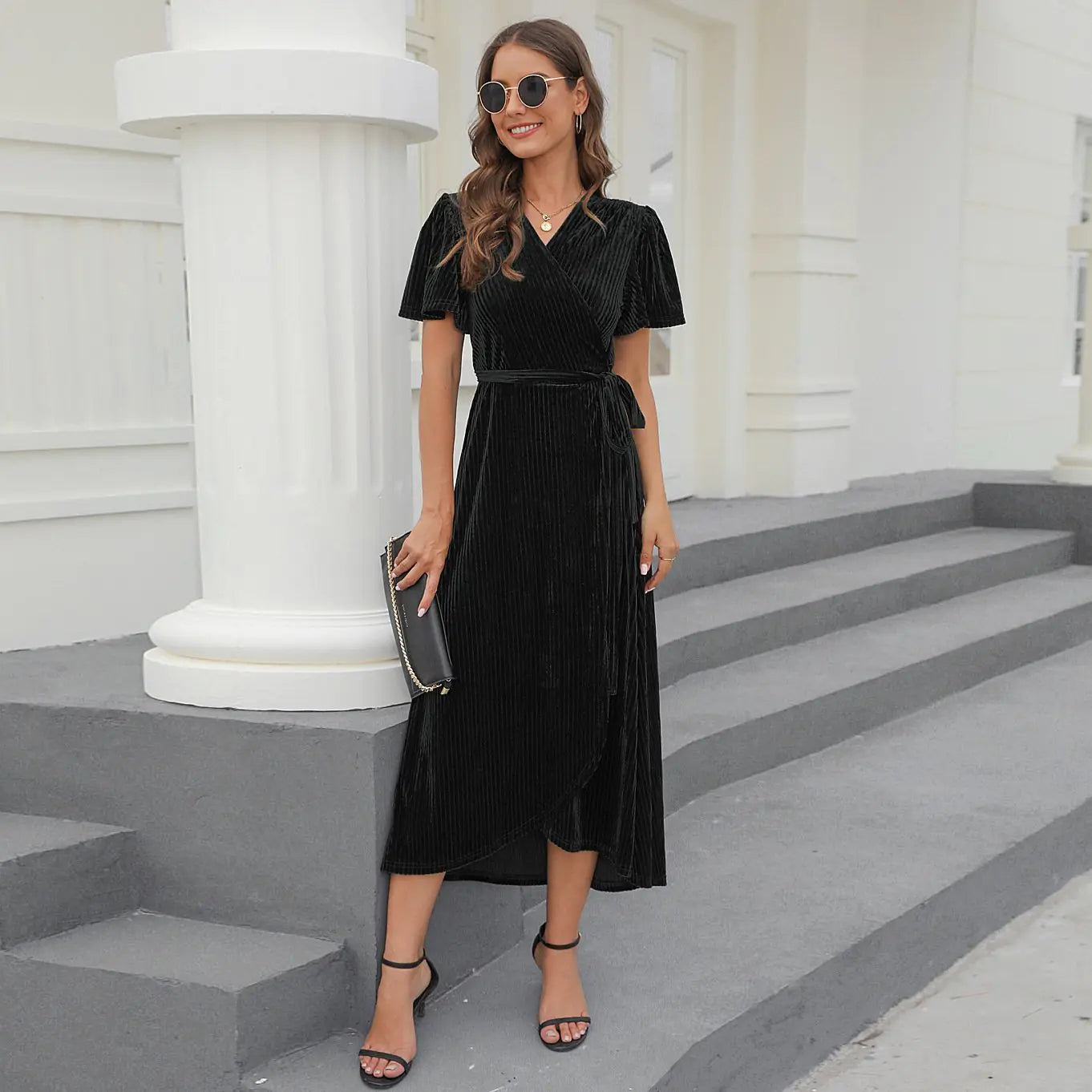 Mid-Length Formal Dress in Gold Velvet for Women Before The Cruise Mid-Length Formal Dress in Gold Velvet for Women Before The Cruise